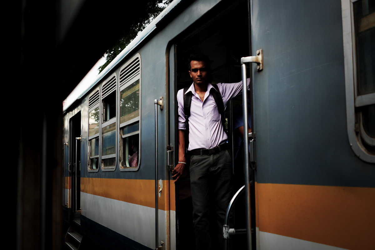 Train to train. Colombo, Sri Lanka -- Fuji X-Pro 2, XF 27mm F2.8 | 1/1000 sec, f2.8, ISO 320