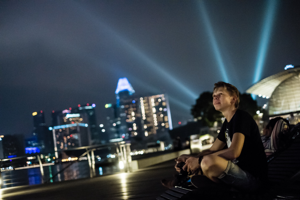 Interstellar communication gets flashy