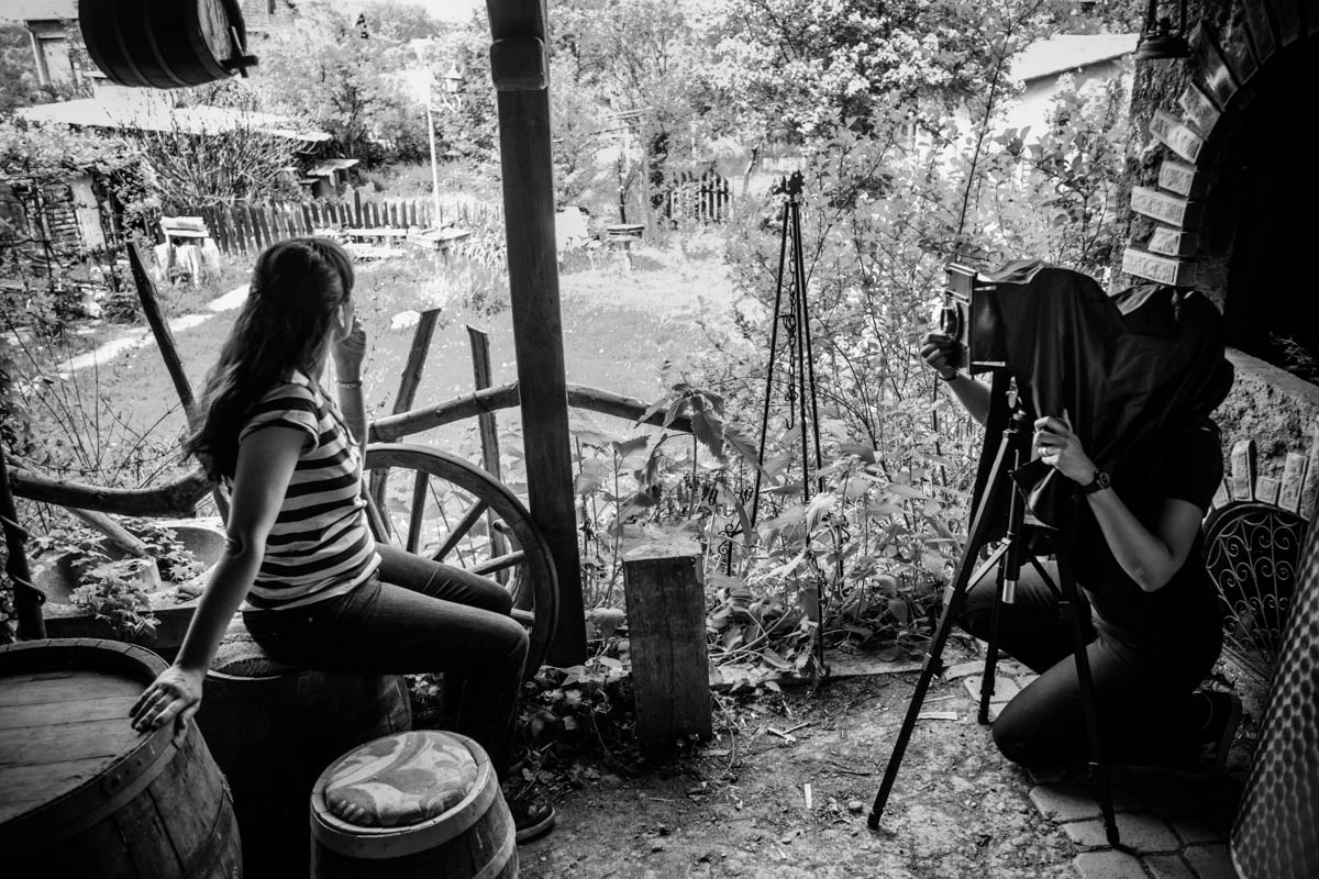 Marija modelling and me trying not to get lost in the hood. Photo and joke: Flemming Bo Jensen.