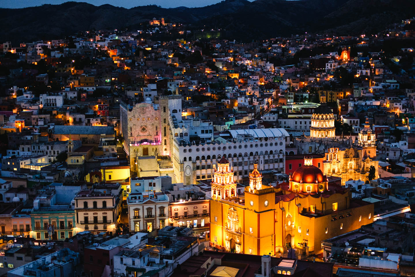 Evening lights, Universidad de Guanajuato and Basílica de Nuestra Señora de Guanajuato. Guanajuato, Mexico 2016